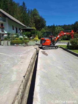 V naselju Loke napeljevanje kabelske kanalizacije za postavitev javne razsvetljave   (3)